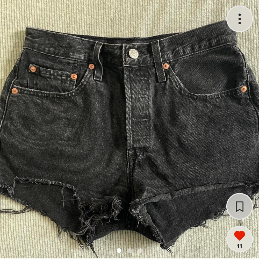 LEVIS BLACK DENIM SHORTS